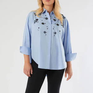 Camisa bordada de moda para mujer en diferentes tamaños Blusa de algodón bordada ropa de calle Tops casuales para atuendo diario - Product Image 1