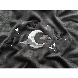 Maglione autunnale gotico con scollo a girocollo di Halloween e pipistrelli ricamati felpa con pipistrelli del cielo notturno - Product Image 5