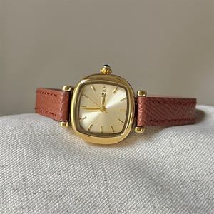 Montre à quartz vintage, style IEKE, rétro artistique, petite montre à bracelet en sucre pour femmes, cadran exquis, montre-bracelet à la mode - Product Image 2