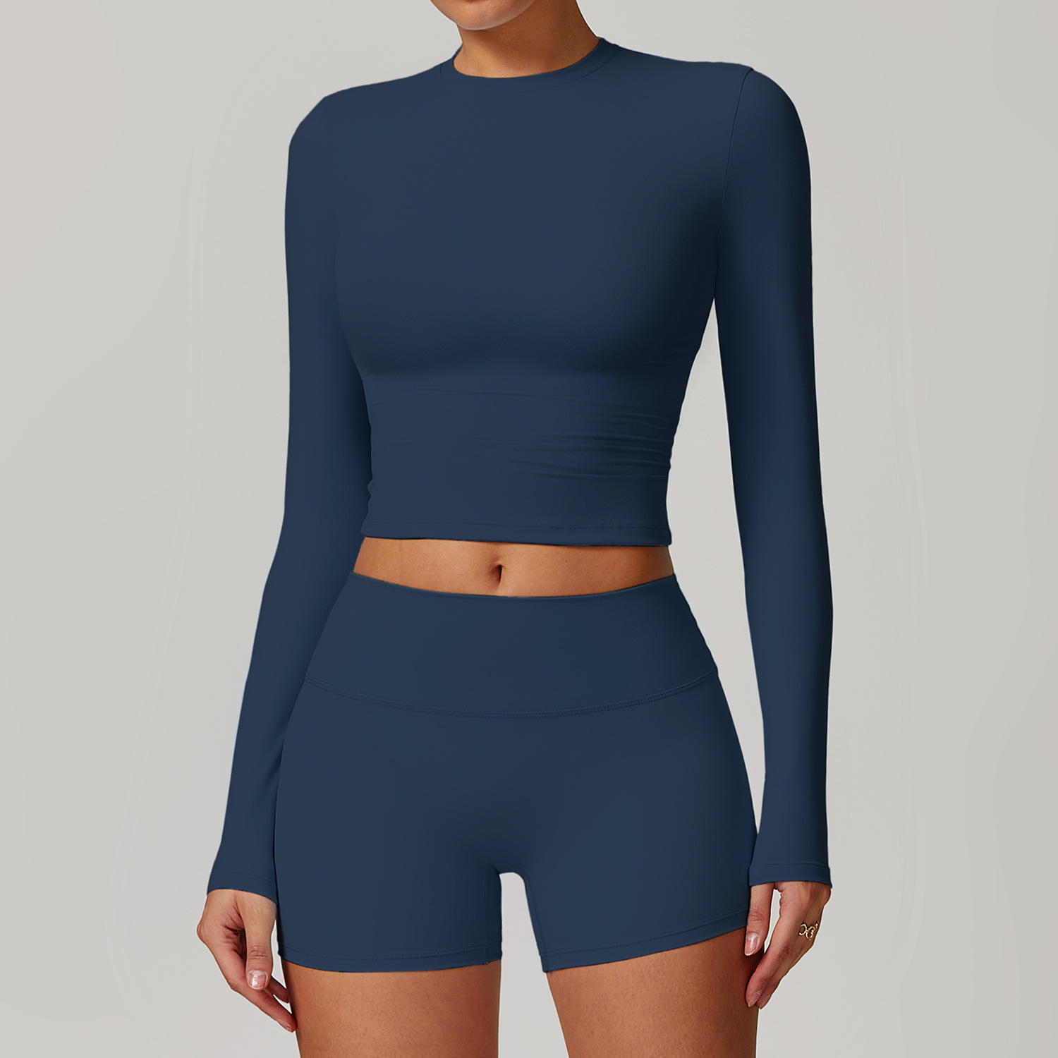 เสื้อแขนยาวรุ่น 8886, กางเกงขาสั้นรุ่น 8519, สีน้ำเงินตราสัญลักษณ์