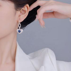 Pendientes de Botón de Oro Chapado de Alta Calidad, Estilo Ligero y Lujoso, Personalizados con Cristal Azul Zirconia, Regalo para Mujer - Product Image 6