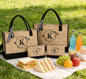 Sac fourre-tout en jute noir personnalisé avec initiales pour femme, idéal pour le shopping, les courses, la plage, le sport, le yoga, les fêtes ou comme cadeau, avec lettres en corde - Product Image 1