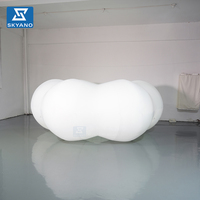 Modèle de nuage de fleurs gonflable blanc personnalisé pour installation artistique paysagère d'événements extérieurs
