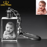 Porte-clés en cristal 3D avec gravure laser LED transparente K9 en gros, porte-clés en cristal 3D avec LED en verre pour cadeau souvenir