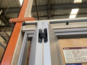 Portes pliantes <span class=keywords><strong>en</strong></span> bois de haute qualité personnalisées <span class=keywords><strong>en</strong></span> usine pour l'intérieur du salon de la maison <span class=keywords><strong>2</strong></span> panneaux de peinture portes intérieures <span class=keywords><strong>en</strong></span> accordéon <span class=keywords><strong>en</strong></span> bois - Product Image 4