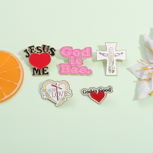 Venta al por mayor, alfileres esmaltados de Jesús Love Me, broches de Metal personalizados de <span class=keywords><strong>Dios</strong></span> cristiano <span class=keywords><strong>es</strong></span> bueno, insignia de solapa para mochila, regalo de joyería para amigos - Product Image 2