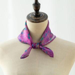 Foulard carré en satin vintage à motif peinture à l'huile, multi-usage : cache-cou, attache-cheveux, ruban pour sac à main, accessoire de luxe pour femme - Product Image 3