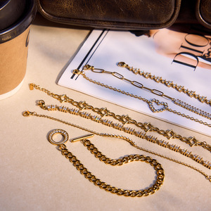 Bracelet en gros <span class=keywords><strong>pas</strong></span> <span class=keywords><strong>cher</strong></span> plaqué or 18 carats en acier inoxydable étanche Bracelet <span class=keywords><strong>tennis</strong></span> orné <span class=keywords><strong>de</strong></span> zircons blancs multiformes - Product Image 6