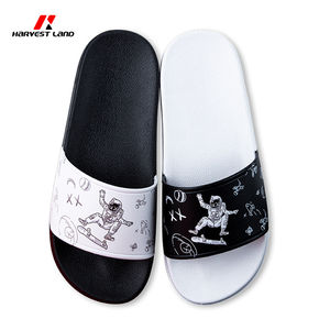 <span class=keywords><strong>Sandales</strong></span> de Marque Tendance pour Couples, Claquettes de Douche Antidérapantes et Résistantes à l'Usure avec Dessin Animé Mignon, à Porter à la Maison ou en Extérieur en Été - Product Image 5