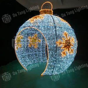 Grande lampe à motif de boule de Noël LED IP65 pour extérieur, pour entrée de parc et aménagement de scène de festival - Product Image 2