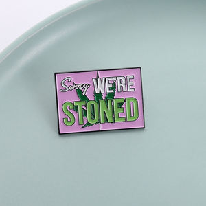 Lo sentimos, estamos empedrados, Pin esmaltado, hojas de tabaco verde, refranes divertidos, broches, solapa, mochila, insignia, regalo de joyería, venta al por mayor para amigos - Product Image 1