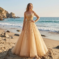Robe de soirée Serene Hill LA70812 en tulle bleu clair perlé, coupe trapèze, bretelles spaghetti et manches longues