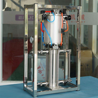 Machine de remplissage d'aérosol de bonne qualité, machine de remplissage manuelle de bombes de peinture en aérosol avec booster