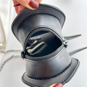 Sac messager à motif géométrique tendance. Fabriqué en matériau PU de haute qualité. Avec décoration en chaîne.5892 - Product Image 2