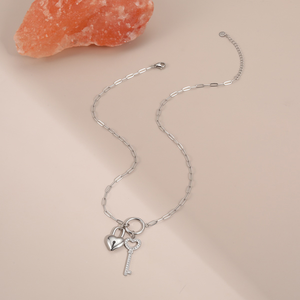 Collar con llave en forma de corazón de acero inoxidable para mujer, sencillo y moderno, versátil y lujoso. - Product Image 5