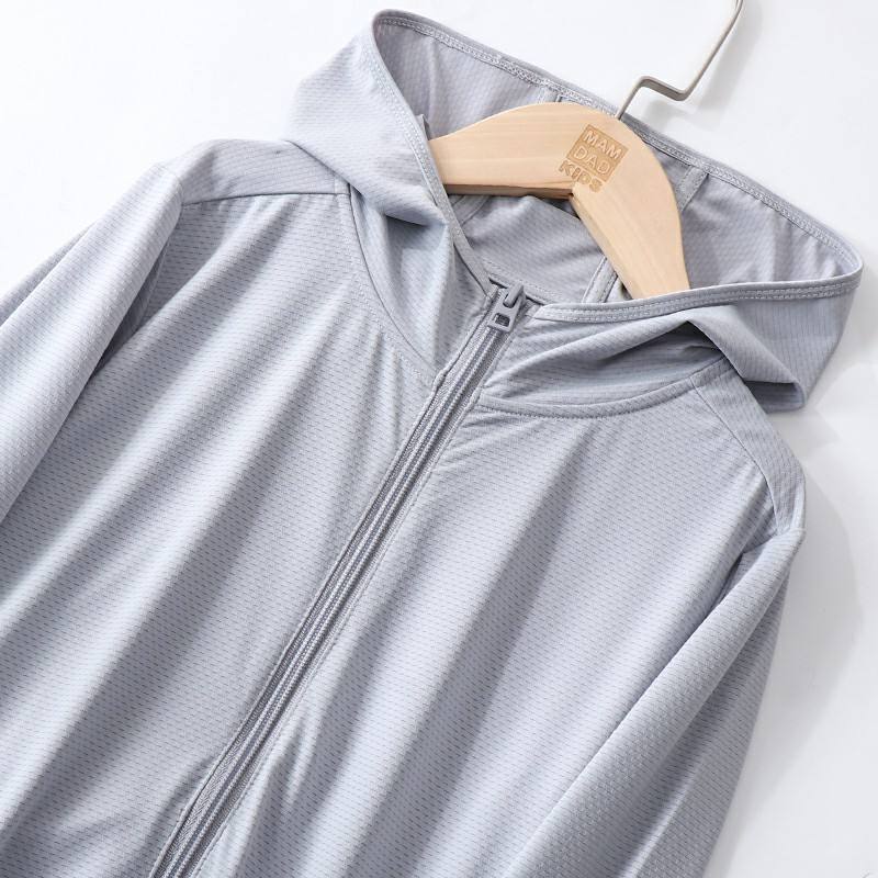 สีเทาอ่อน