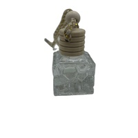 Vente en gros d'usine, flacons de parfum en verre de 8 ml, flacon diffuseur de voiture carré, mini flacon diffuseur en verre vide avec couvercle en bois
