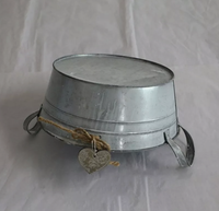 Pot Bunga Logam Bulat Galvanis Vintage dengan Pegangan, Hiasan Gantungan Hati dari Jute, Lonceng, dan Pot Bunga Kaleng Dekoratif untuk Dekorasi Rumah dan Taman