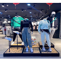 Présentoir métallique pour vêtements et chaussures – Solution complète pour magasins de détail – Présentoir pour projets de chaînes de marques de vêtements de sport