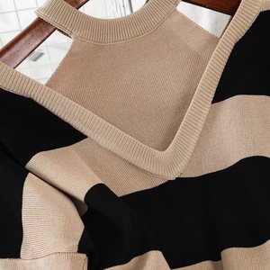 Set Due Pezzi da Donna con Top <span class=keywords><strong>a</strong></span> Maniche Lunghe <span class=keywords><strong>a</strong></span> Righe Traforato e <span class=keywords><strong>Pantaloni</strong></span> <span class=keywords><strong>a</strong></span> <span class=keywords><strong>Costine</strong></span>, Produzione all'Ingrosso - Product Image 3