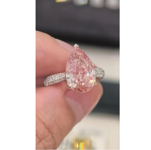 แหวนเพชรรูปหยดน้ำสีชมพู 2 กะรัตสำหรับผู้หญิง ทองคำขาว 14K ประดับเพชรแบบพาเว่ ได้รับการรับรองจาก IGI - Product Image 1