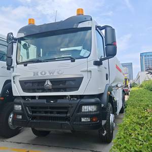 Gran Oferta Nuevo Camión <span class=keywords><strong>Cisterna</strong></span> de Acero Diésel HOWO 6x4 371HP <span class=keywords><strong>3000</strong></span> <span class=keywords><strong>Litros</strong></span> para Transporte de Aceite Químico y Comestible LHD África 25-30T GVW - Product Image 1