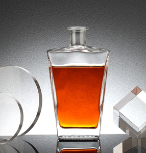 Bouteilles carrées en verre transparent pour vin et whisky de 500 ml/700 ml/750 ml avec bouchon en liège et surface givrée personnalisée - Product Image 6