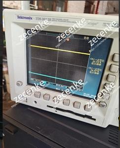 Osciloscopio de fósforo digital Tektronix TDS3012B 2 CH-100 MHz, 1,25 GSa/s, DPO - Product Image 4