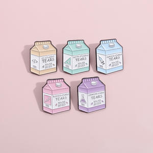 जैसन प्यारा त्रिकोण शासक तामचीनी लेपल पिन कार्टून धातु लोहे की सुई बीकर रस के लिए स्मारिका दूध बॉक्स के लिए - Product Image 2