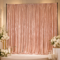 Rideau de fond de scène professionnel en maille à sequins pour événements, idéal pour les salles de bal d'hôtel et les dîners de gala – Fournisseur pour projets d'aménagement