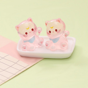 Dibujos animados lindo Animal sentado agitando las manos <span class=keywords><strong>Luna</strong></span> suerte brillante resina accesorios coche escritorio pequeño adorno llavero colgante - Product Image 6