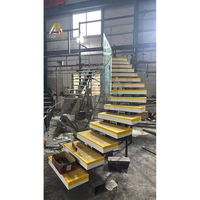 Escalier préfabriqué à monopoutre avec balustrade en verre, conforme aux normes de construction européennes, australiennes et américaines