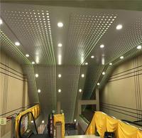 Panneaux en aluminium perforés pour l'aménagement extérieur et l'aménagement intérieur des hôtels, offrant un effet de transmission de la lumière innovant
