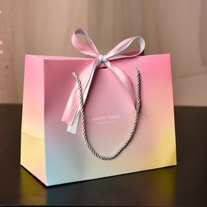 Bolsas de Regalo Ecológicas de Papel Kraft para Bolsos y Cosméticos con Diseño de Cinta Clásica de Lujo - Product Image 3