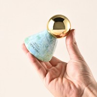 Luxuriöse 30ml Pyramiden-Glasflasche für Lotionen mit Übergroßem Goldkugel-Verschluss, 4-Farben-Farbverlauf-Beschichtung, Foundation-Verpackung