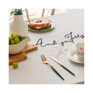 Nappe ronde élégante beige en plastique tissé et couverture en lin pour les tables de fête raffinées dans les événements et les bars - Product Image 6