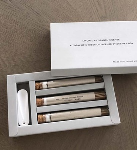 Bâtons d'encens Premium de <span class=keywords><strong>Sauge</strong></span> <span class=keywords><strong>Blanche</strong></span> <span class=keywords><strong>Sauvage</strong></span>, Cèdre et Palo Santo, Lot de 3 Tubes, Naturels, Roulés à la Main, pour Purification Spirituelle et Ambiance d'Automne à Domicile - Product Image 1