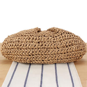 Sac à main polyvalent pour femme, bandoulière chaîne, en paille tressée avec doublure polyester, fermeture ouverte, idéal pour la plage et les vacances - Product Image 4