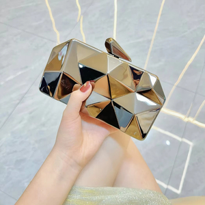 Borsa da Sera Dorata alla Moda 2026, <span class=keywords><strong>Pochette</strong></span> Geometrica in Acrilico, Borse Metalliche Dorate con Catena per Donne, Borse da Festa per Serate Formali - Product Image 1