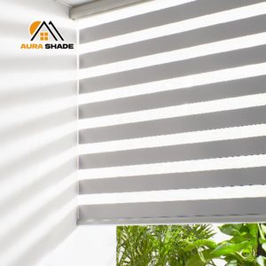 Cơ giới tắm Vanity Zebra rèm ngang cửa sổ đường sắt hàng đầu với vải đồng bằng kỹ thuật được xây dựng trong cài đặt - Product Image 2