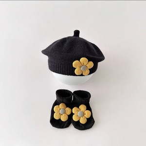 Ensemble <span class=keywords><strong>bonnet</strong></span> et chaussettes mignons pour bébés filles printemps-automne, motif floral tricoté, idéal pour les occasions décontractées - Product Image 4