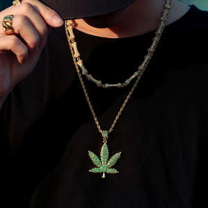 Bijoux pour hommes en gros Hip Hop rappeur antirouille en <span class=keywords><strong>laiton</strong></span> vert Zircon couleur feuille d'érable pendentif collier bijoux de fête - Product Image 4