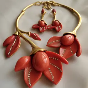 Fashion Top Quality Red Resin Coral Magnolia Flower Statement Earrings Necklace Jewelry Set for Women