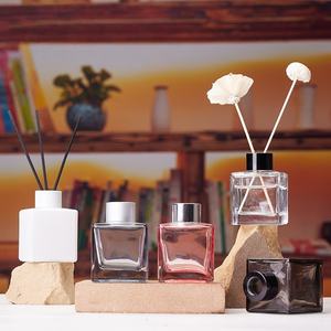 Flacon diffuseur de parfum en verre carré de haute qualité, transparent, ambré, rose, blanc ambré, 50 ml, 100 ml, avec bouchon à vis - Product Image 3