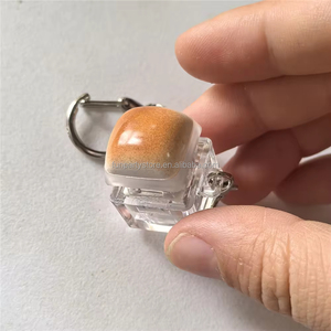 Porte-clés en forme de pain en acrylique, jouet anti-stress créatif avec bouton-poussoir pour clavier - Product Image 3