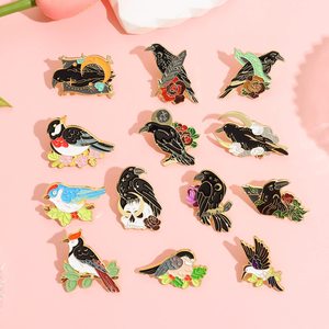 Insigne créatif de vente directe du fabricant Épingle en émail noir doux <span class=keywords><strong>Robin</strong></span> Bird Épinglette personnalisée - Product Image 3