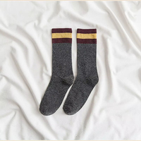 Chaussettes courtes respirantes et douces de qualité supérieure, vente en gros, broderie de logo personnalisé, fil métallique scintillant pour usage quotidien