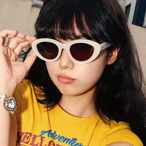 Gafas de sol tipo ojo de gato para mujer, montura completa UV400, estilo retro, protección solar, diseño ligero y moderno para adultos - Product Image 1