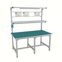 Bancs de travail industriels personnalisés en excellent état avec profilés en aluminium pour l'assemblage et l'atelier de vente au détail