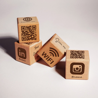 Panneaux de paiement de table et de signalisation Wi-Fi Airbnb en bois réutilisables avec logo personnalisé et codes QR multiples pour entreprises et réseaux sociaux